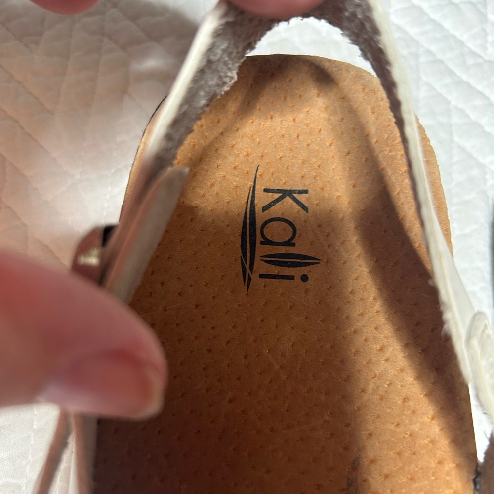 Kali women’s white sandals size 9 new double buckle cork - Picture 2 of 8